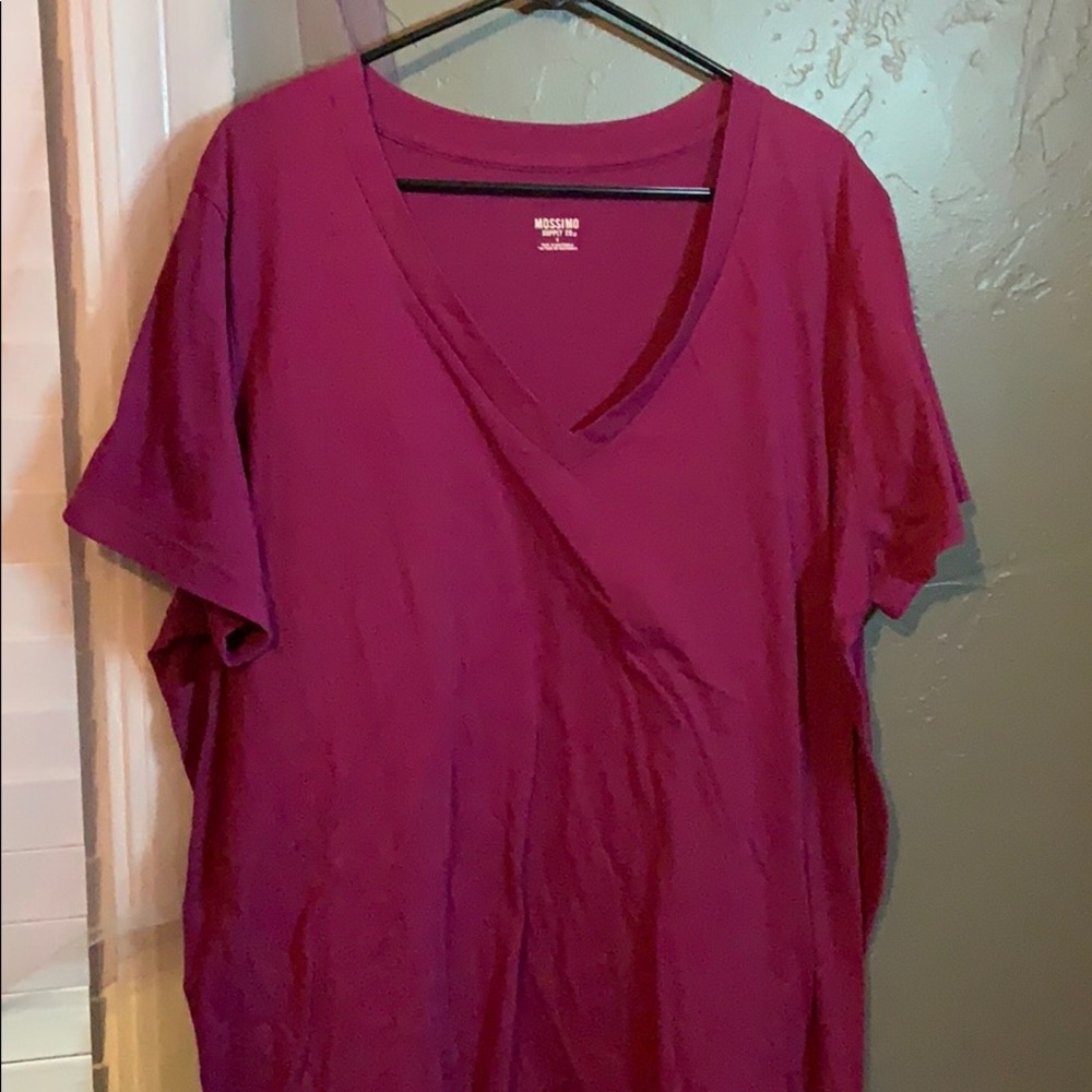 V neck tee shirt————— Rikki